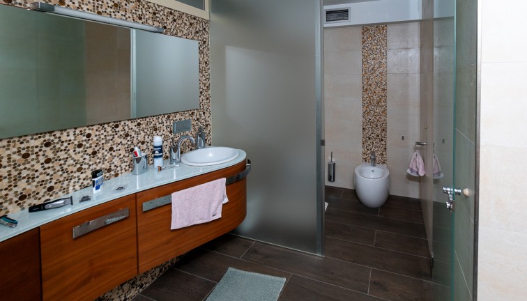 Jälleenmyynti - Erillistalo - La Mata - LA MATA