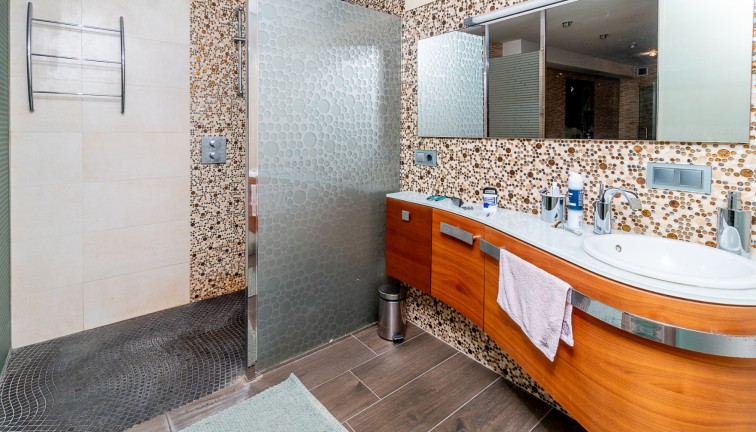 Jälleenmyynti - Erillistalo - La Mata - LA MATA