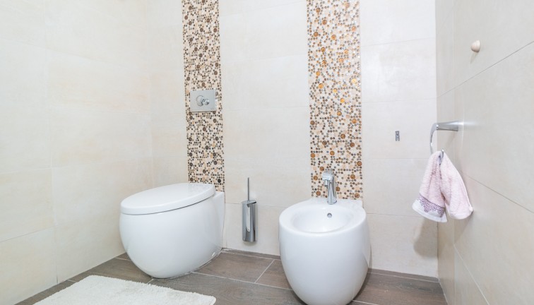 Jälleenmyynti - Erillistalo - La Mata - LA MATA