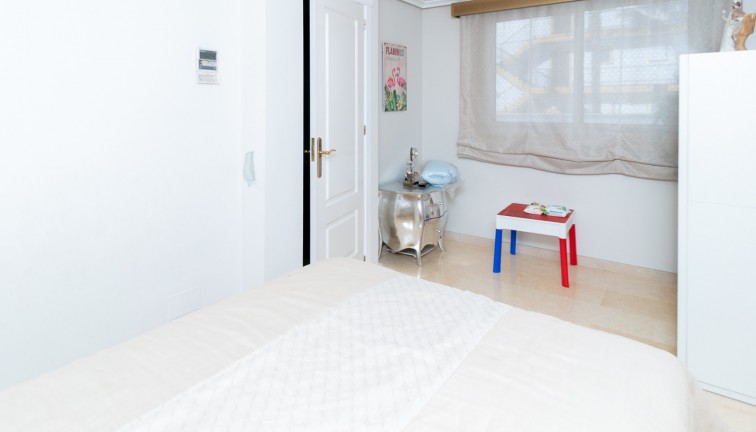 Jälleenmyynti - Erillistalo - La Mata - LA MATA