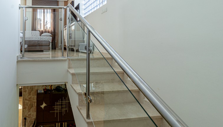 Jälleenmyynti - Erillistalo - La Mata - LA MATA