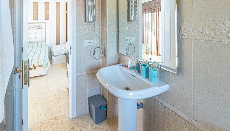 Jälleenmyynti - Erillistalo - La Mata - LA MATA