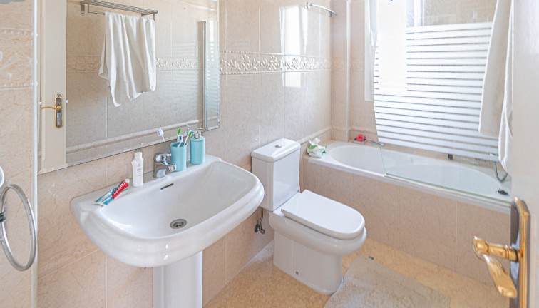 Jälleenmyynti - Erillistalo - La Mata - LA MATA