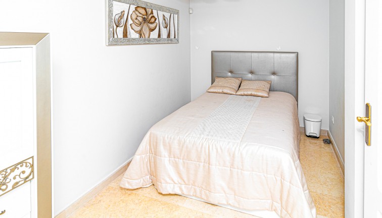 Jälleenmyynti - Erillistalo - La Mata - LA MATA