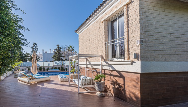 Jälleenmyynti - Erillistalo - La Mata - LA MATA