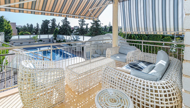 Jälleenmyynti - Erillistalo - La Mata - LA MATA