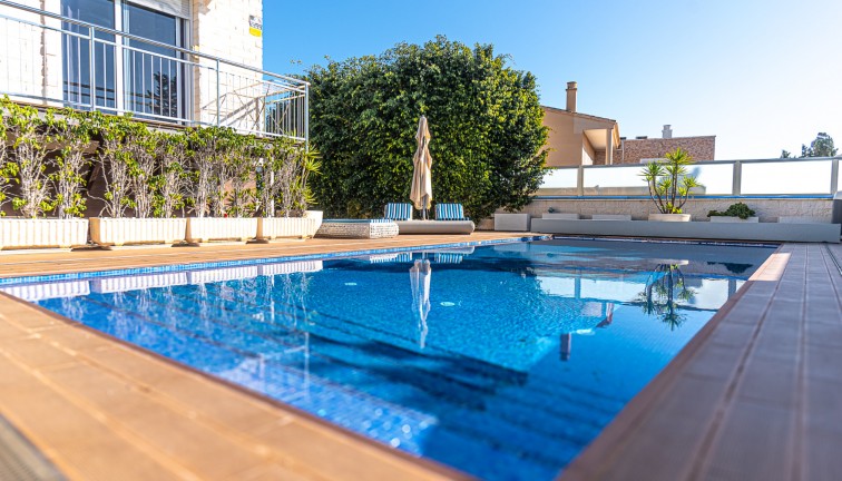 Jälleenmyynti - Erillistalo - La Mata - LA MATA