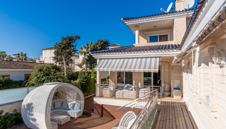 Jälleenmyynti - Erillistalo - La Mata - LA MATA