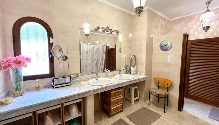 Resale - Chalet - Villamartín