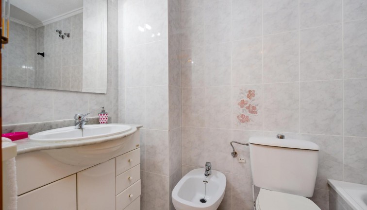 Återförsäljning - Lägenhet - Torrevieja - Acequion