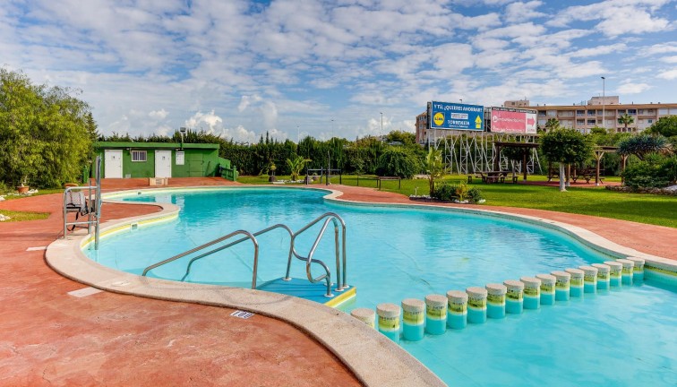 Resale - Bungalow - Torrevieja