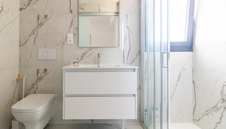 Återförsäljning - Lägenhet - Orihuela Costa - Los Almendros-La Florida