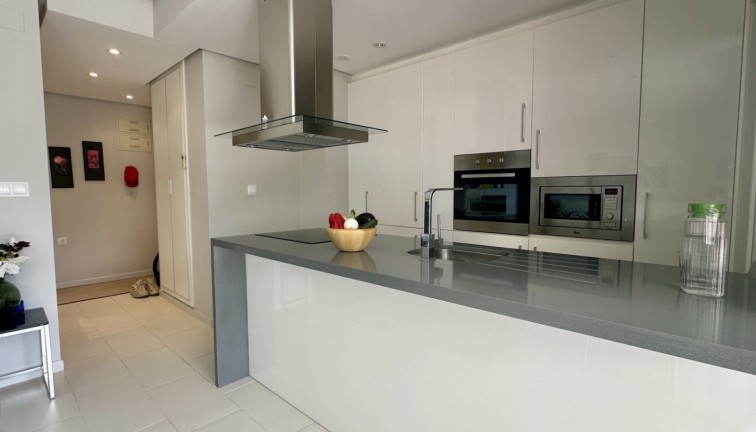 Resale - Apartment - Orihuela Costa - Villamartín