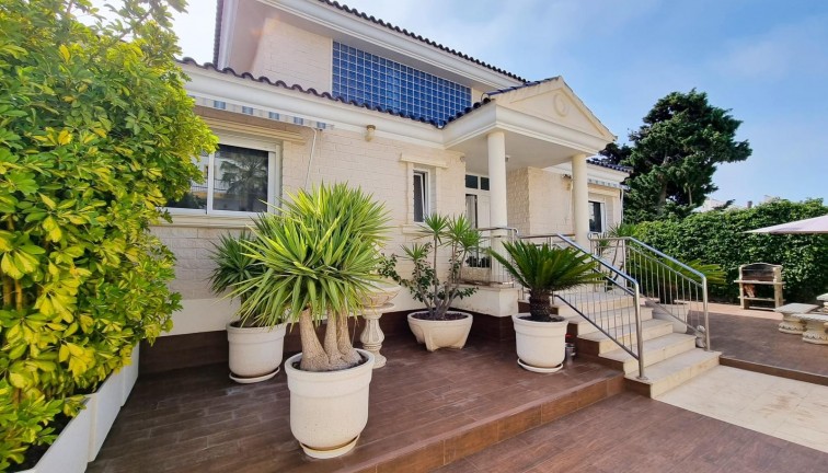 Resale - Chalet - Torrevieja - LA MATA