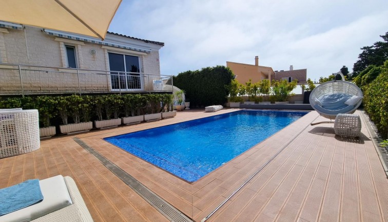 Resale - Chalet - Torrevieja - LA MATA