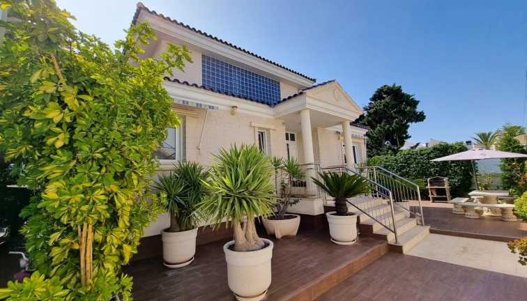 Resale - Chalet - Torrevieja - LA MATA