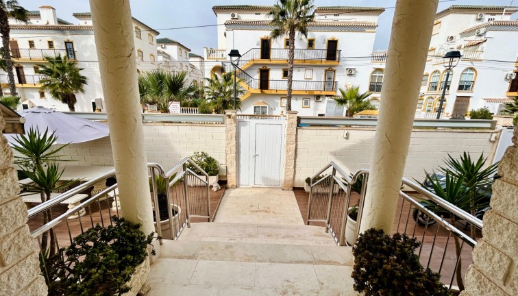 Resale - Chalet - Torrevieja - LA MATA