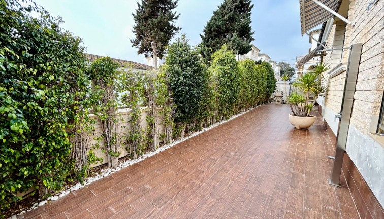 Resale - Chalet - Torrevieja - LA MATA