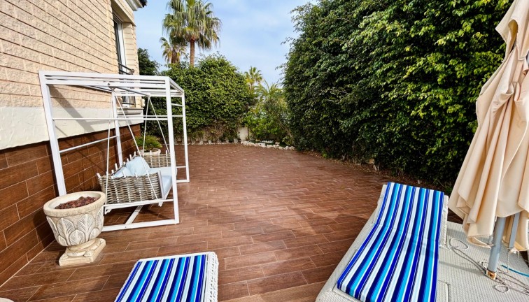 Resale - Chalet - Torrevieja - LA MATA