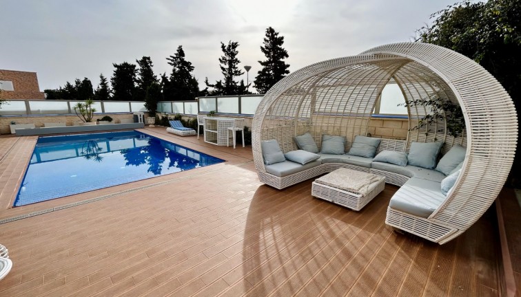 Resale - Chalet - Torrevieja - LA MATA