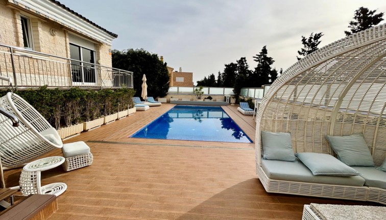 Resale - Chalet - Torrevieja - LA MATA