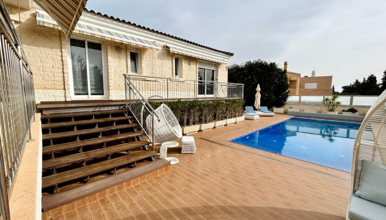 Resale - Chalet - Torrevieja - LA MATA