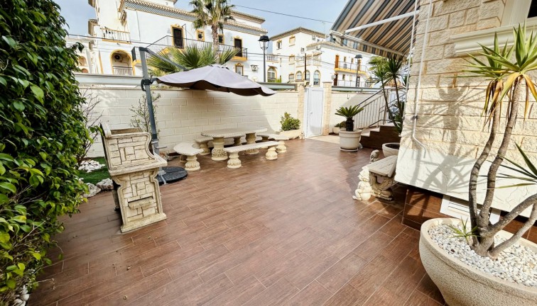 Resale - Chalet - Torrevieja - LA MATA