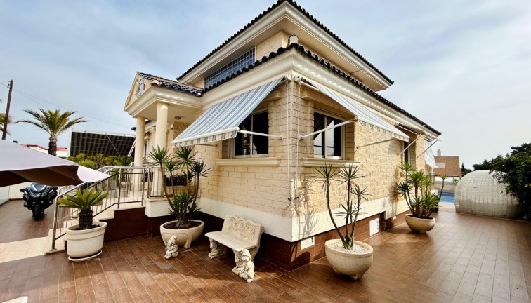 Resale - Chalet - Torrevieja - LA MATA