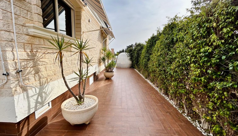 Resale - Chalet - Torrevieja - LA MATA