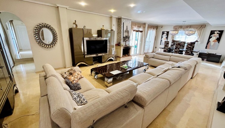 Resale - Chalet - Torrevieja - LA MATA