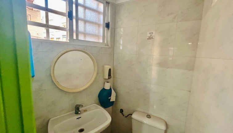 Jälleenmyynti - Liiketila - Torrevieja