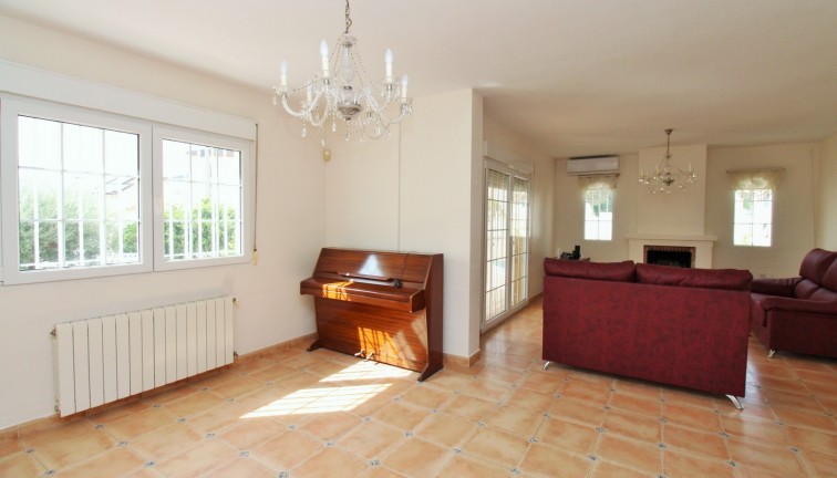 Jälleenmyynti - Erillistalo - Villamartín