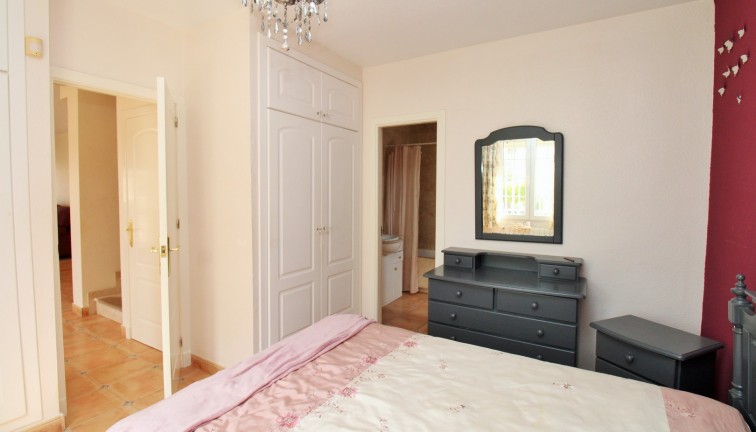 Jälleenmyynti - Erillistalo - Villamartín