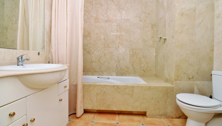 Jälleenmyynti - Erillistalo - Villamartín