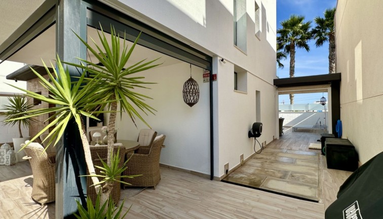 Resale - Chalet - Orihuela Costa - Lomas de Cabo Roig