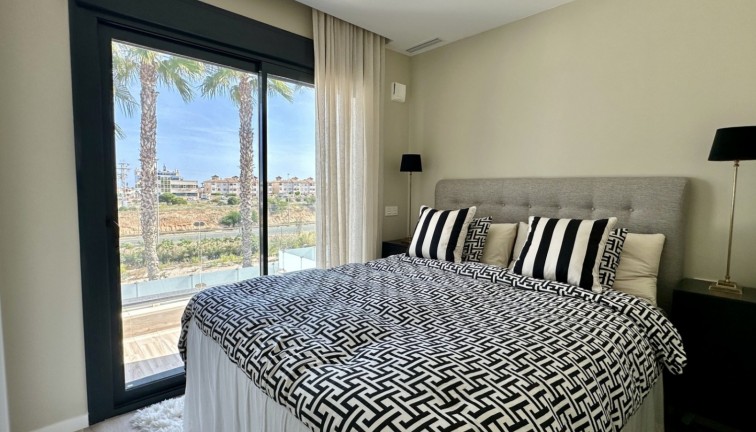 Resale - Chalet - Orihuela Costa - Lomas de Cabo Roig