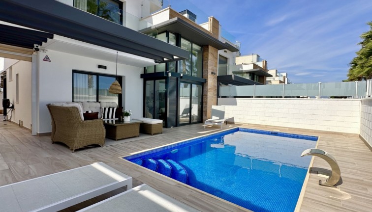 Resale - Chalet - Orihuela Costa - Lomas de Cabo Roig