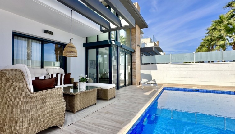 Resale - Chalet - Orihuela Costa - Lomas de Cabo Roig