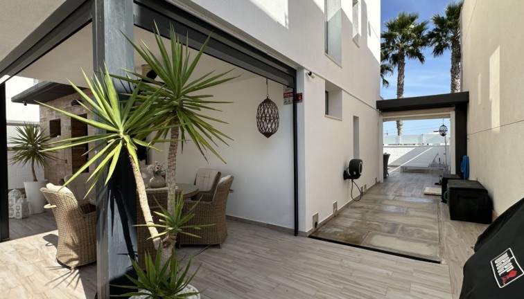 Resale - Chalet - Orihuela Costa - Lomas de Cabo Roig