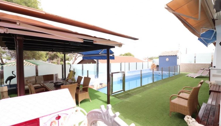 Resale - Chalet - Orihuela Costa - Montezenia