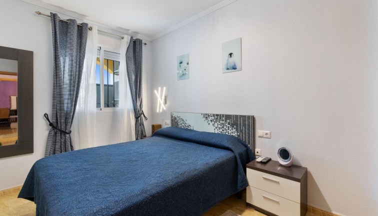 Resale - Apartment - Orihuela Costa - Campoamor