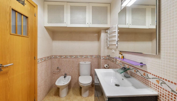 Resale - Apartment - Orihuela Costa - Campoamor