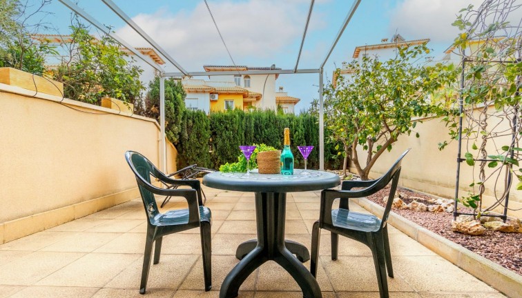 Resale - Apartment - Orihuela Costa - Campoamor