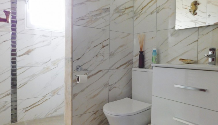 Resale - Chalet - San Miguel de Salinas