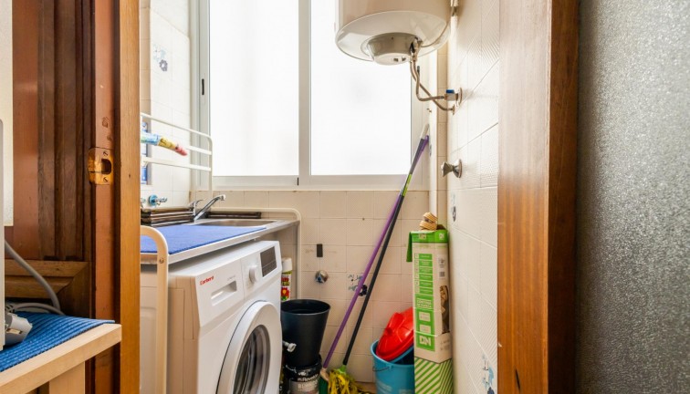 Resale - Apartment - Torrevieja - Acequion