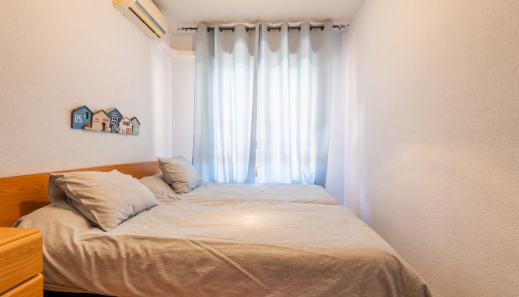 Resale - Apartment - Torrevieja - Acequion