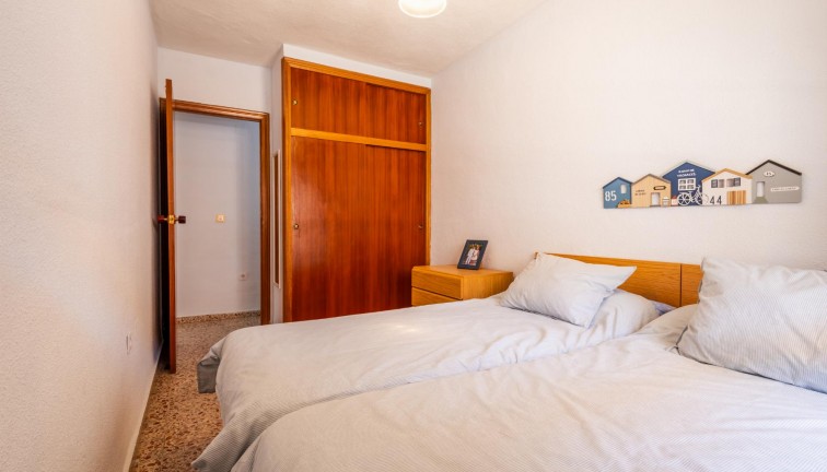 Resale - Apartment - Torrevieja - Acequion