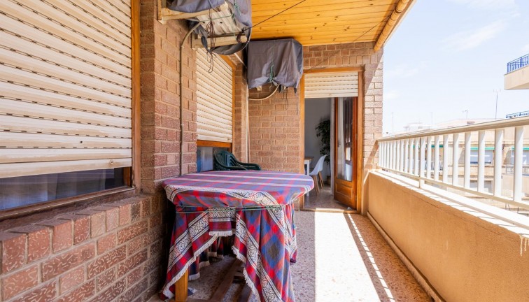 Resale - Apartment - Torrevieja - Acequion
