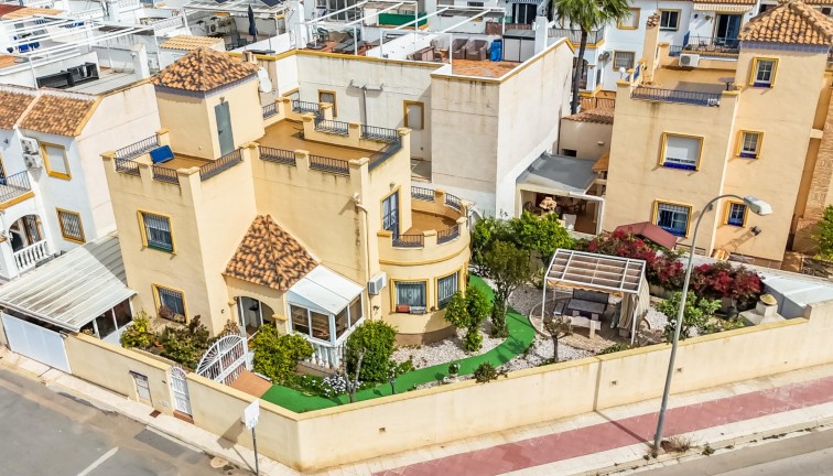 Resale - Chalet - Orihuela Costa - La Zenia