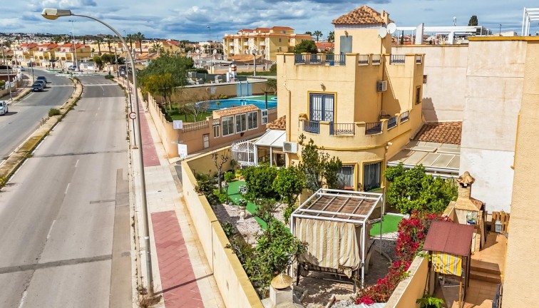 Resale - Chalet - Orihuela Costa - La Zenia